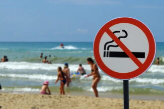 Vietato fumare, la spiaggia di Castellammare del Golfo è "smoke free"