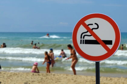 Vietato fumare, la spiaggia di Castellammare del Golfo è "smoke free"