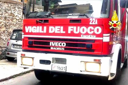 Terrore a Ciaculli, evacuate 250 persone e mezzi in fiamme