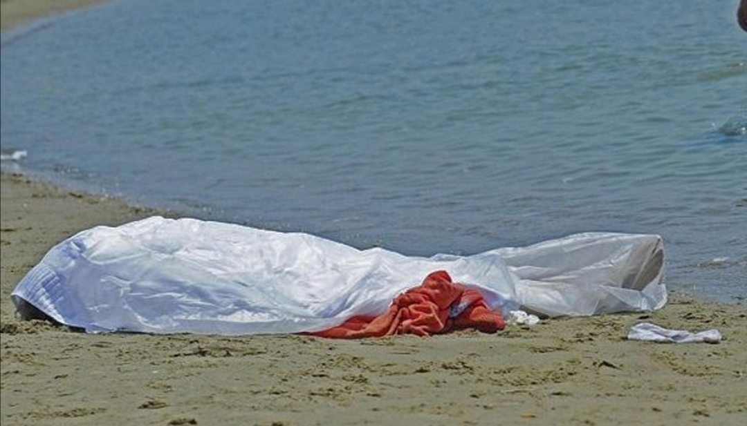 Tragedia a Mondello, donna entra in acqua e muore