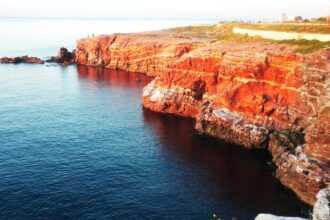 A Terrasini scoppia l'amore, a cala Rossa mare d'incanto