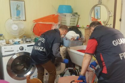 Sequestrata lavanderia abusiva a Borgetto, denunciate due sorelle (VIDEO)