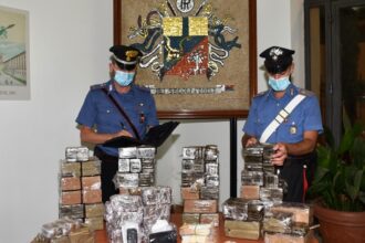 Droga al calcetto, a Palermo sequestrati 85 chili di hashish e 45 mila euro