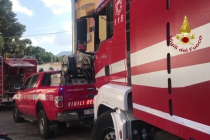 Incendio a Mezzomonreale, intervengono i Vigili del Fuoco (VIDEO)