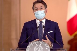 Dpcm Conte verso lockdown, stop a palestre e centri commerciali: coprifuoco dalle 20