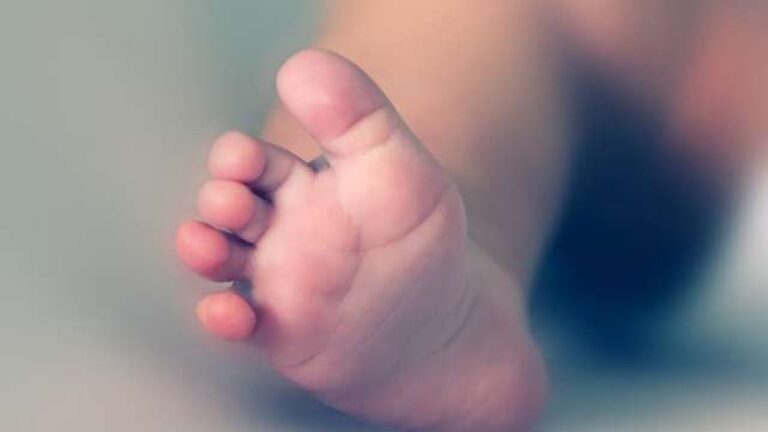Bimbo muore nel grembo materno, i genitori denunciano l'ospedale