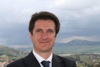 Piana degli Albanesi, vigili in quarantena: sindaco e vice dirigono il traffico