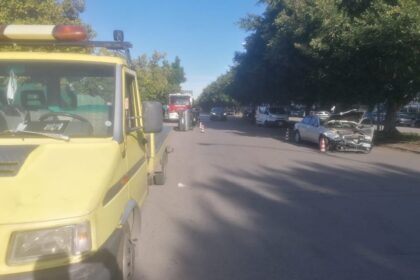 Pauroso incidente in via Basile a Palermo, auto ribaltata e due feriti in ospedale