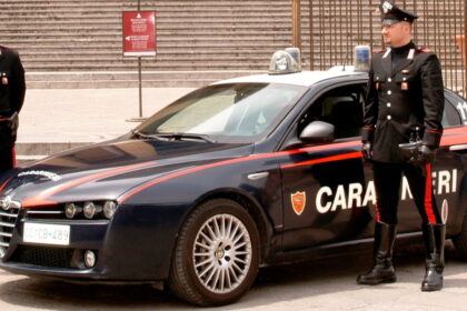 Ragazza tenta il suicidio gettandosi dal viadotto, i carabinieri la salvano