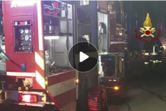 Incendio in via Altofonte distrugge magazzino (VIDEO)