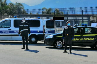 Vende cozze nella piazza di Carini, abusivo sanzionato