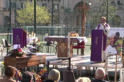 Dolore a Palermo, lacrime al funerale di Cinzia Pennino