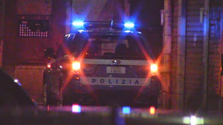 Mega festa a Mondello ma arriva la polizia, 50 ragazzi nei guai