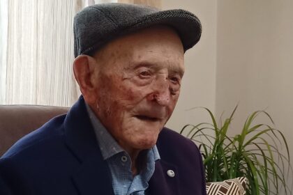 Vaccinato a 109 anni il più anziano d'Italia, è il siciliano Antonino Turturici