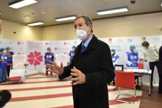 Musumeci: «A pieno ritmo in Sicilia la campagna vaccinale»