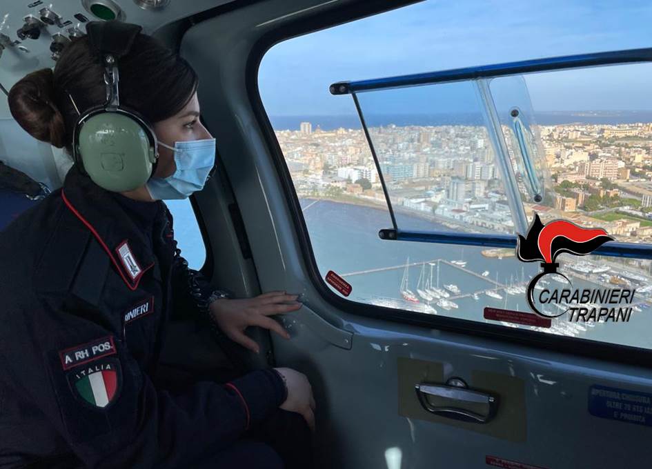 Drone dei carabinieri scopre bisca in zona rossa, 15 persone multate