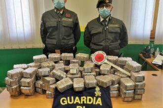 Da Napoli sbarcano a Palermo con 60 chili di droga, arrestati