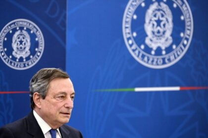 L'Italia riparte, via al decreto ma nuovi allentamenti già a fine maggio