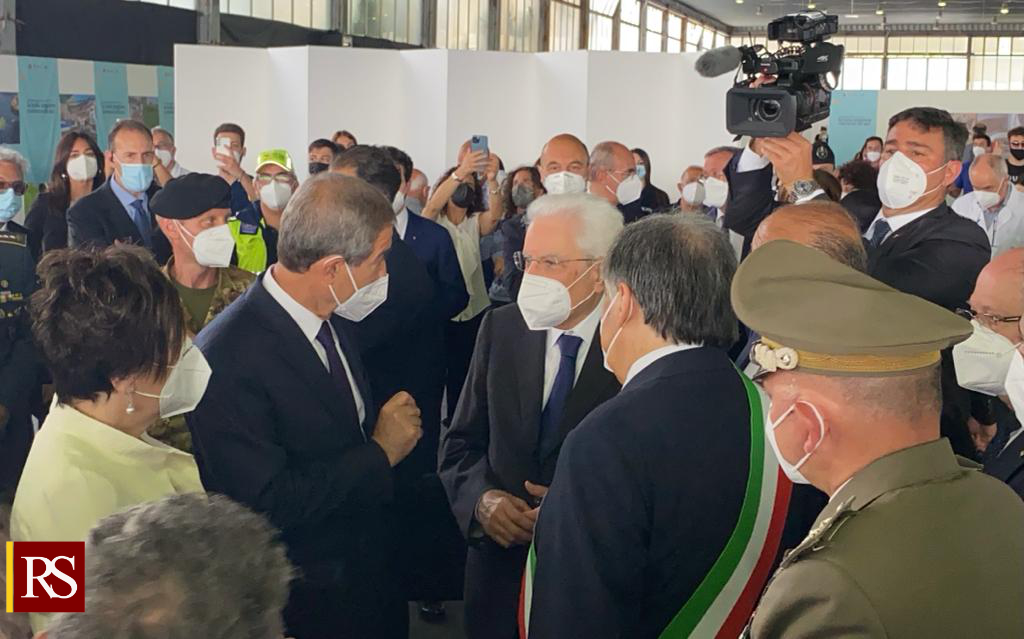 Mattarella all’Hub di Palermo, "Grazie a medici e infermieri, tenete duro"