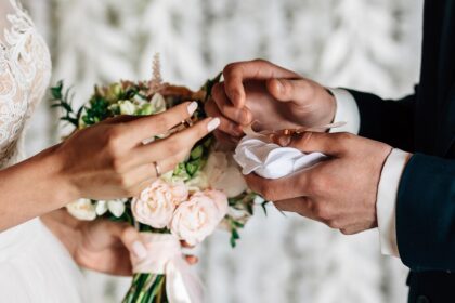 Il Cts pubblica le regole per i matrimoni, niente posti limitati e buffet, sì ai balli