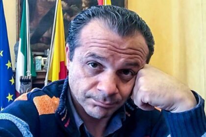 Cateno De Luca da candidato alla Regione a cantante, via al tour per la Sicilia