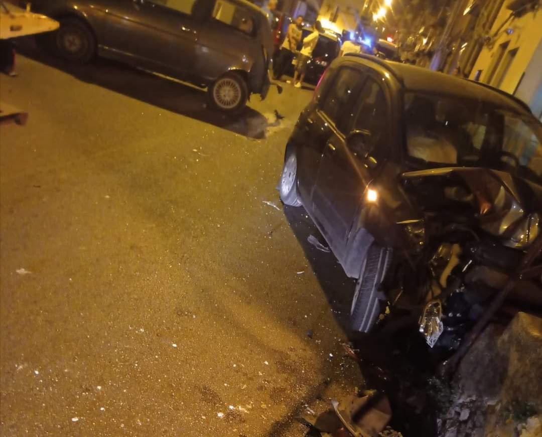 Incidente stradale a Monreale, auto contro un muro a Pioppo