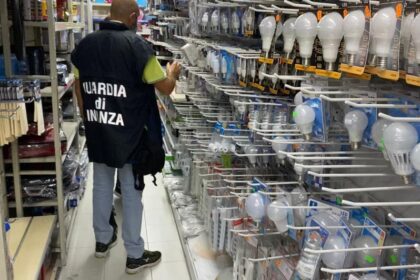 Maxi sequestro in negozio cinese di Bagheria di prodotti pericolosi