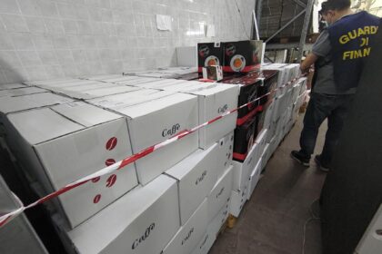 Vende caffè in cialde senza tracciabilità, nei guai negoziante palermitano