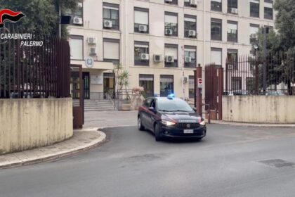 Banda di minorenni assalta un negozio di Monreale, scatta un arresto dei Carabinieri