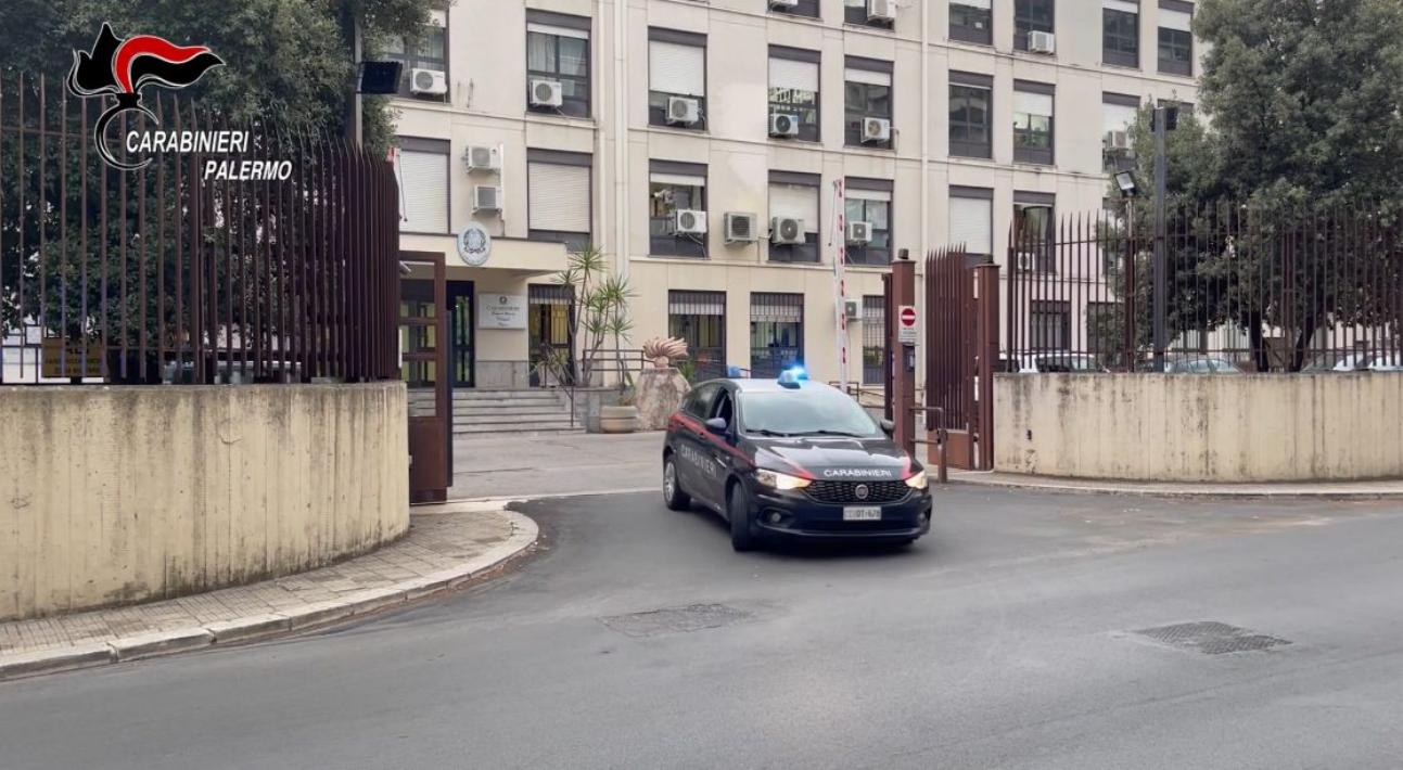 Banda di minorenni assalta un negozio di Monreale, scatta un arresto dei Carabinieri
