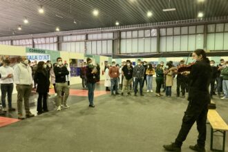 Attimi d’incanto, note di violino alla Fiera del Mediterraneo