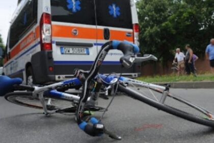 Schianto mortale sulla statale, muore ciclista