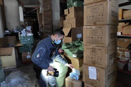 Maxi blitz a Palermo, scoperti 6 milioni di prodotti cinesi illegali