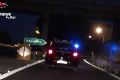 Rapina violenta al distributore, scoperta la banda del flex: un arresto