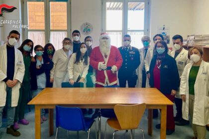 I Carabinieri portano il Natale tra i piccoli pazienti dell'ospedale dei Bambini