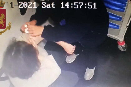 Finti vaccini all'hub di Palermo per 100 euro, tre fermi della Digos