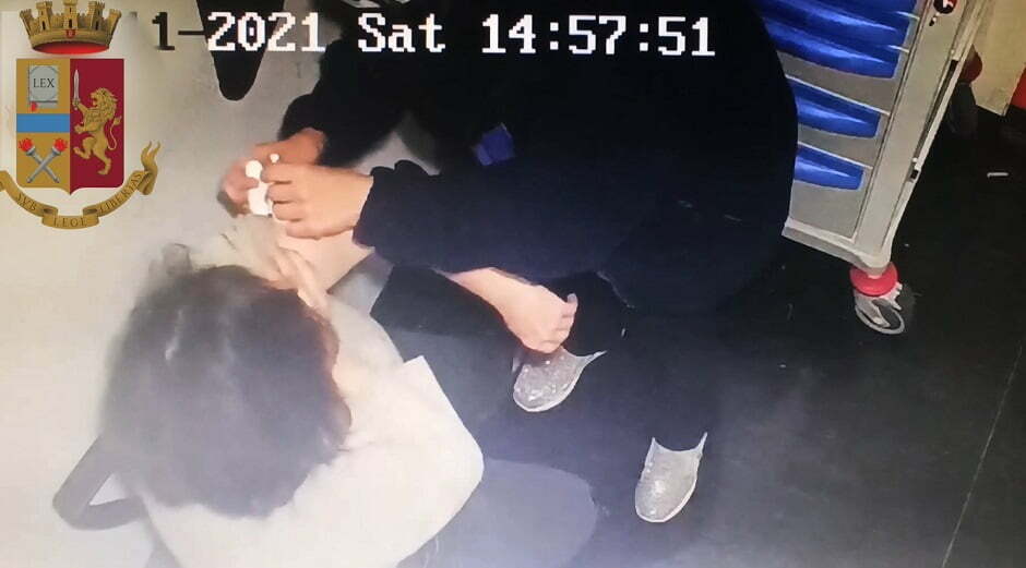 Finti vaccini all'hub di Palermo per 100 euro, tre fermi della Digos