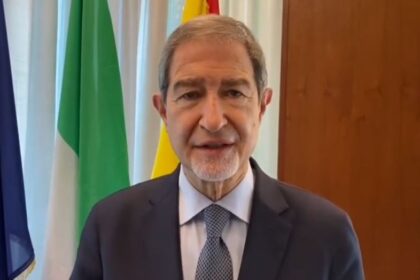 Gli auguri di Musumeci, "Sicilia verso il giallo, rispettiamo le regole"