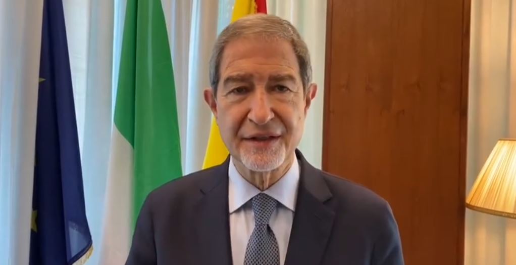 Gli auguri di Musumeci, "Sicilia verso il giallo, rispettiamo le regole"