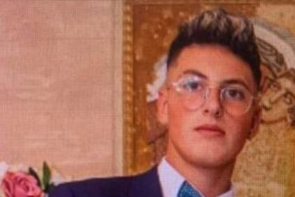 Ancora una tragedia, 15enne cade con lo scooter e muore