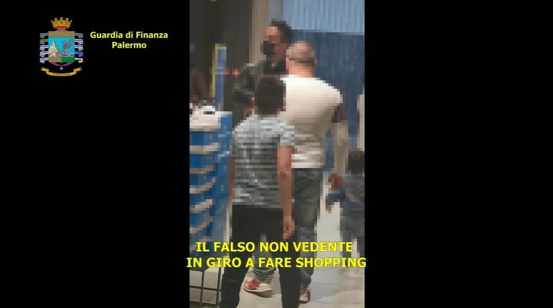 Arrestato a Palermo falso cieco con il Reddito di cittadinanza, truffa per 170mila euro