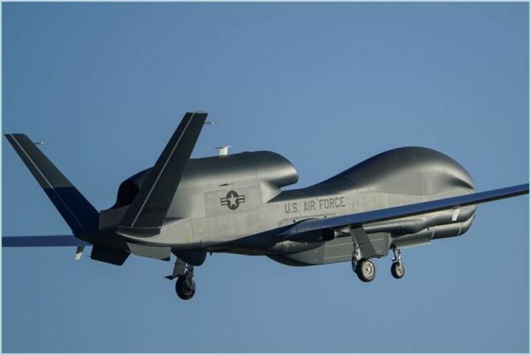 RQ 4 Global Hawk lon endurance unmanned aerial reconnaissance system United States American air force USAF 640 001
