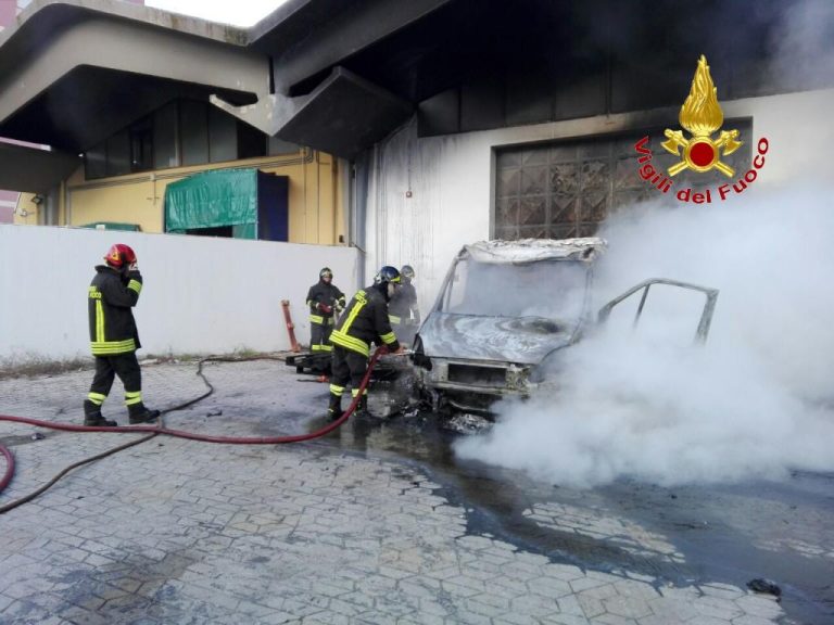auto bruciata casteldaccia