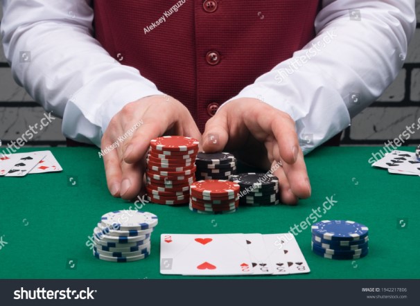 Oggi, il poker è il gioco di carte in assoluto più praticato a livello internazionale. Per dare un’idea della sua diffusione massiva basti citare per esempio il fatto che, in media, vi si dedichino oltre cento milioni di persone a cadenza annuale solo prendendo in considerazione la sua modalità online.