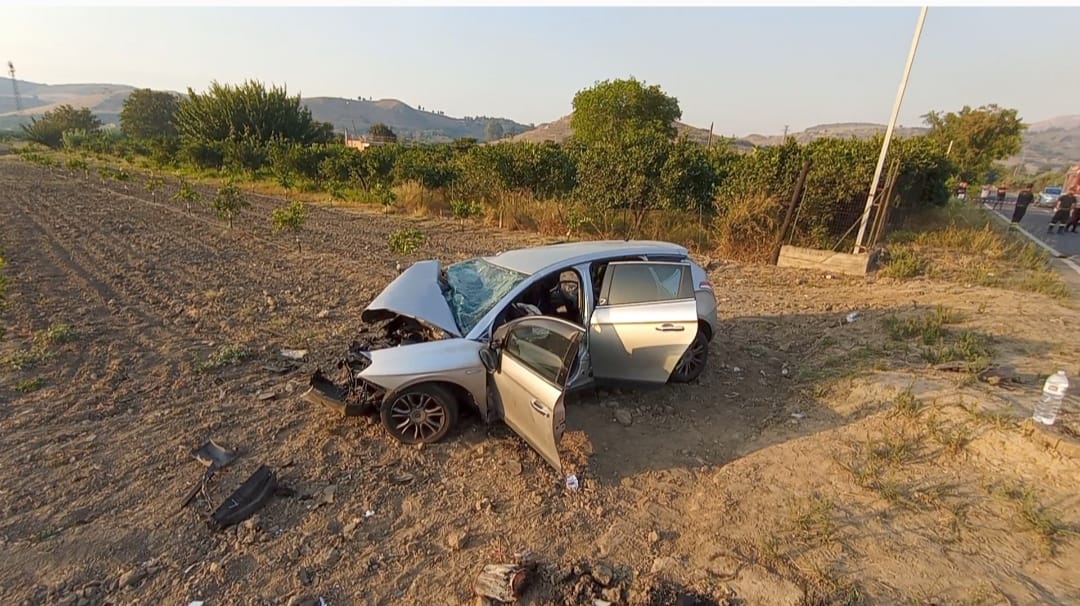 Un terribile incidente stradale si è verificato ieri sulla strada statale 385 nel tratto tra Palagonia e Mineo, nel catanese, provocando la morte di tre agenti di polizia penitenziaria che stavano raggiungendo Mineo per partecipare ai festeggiamenti del Santo Patrono.