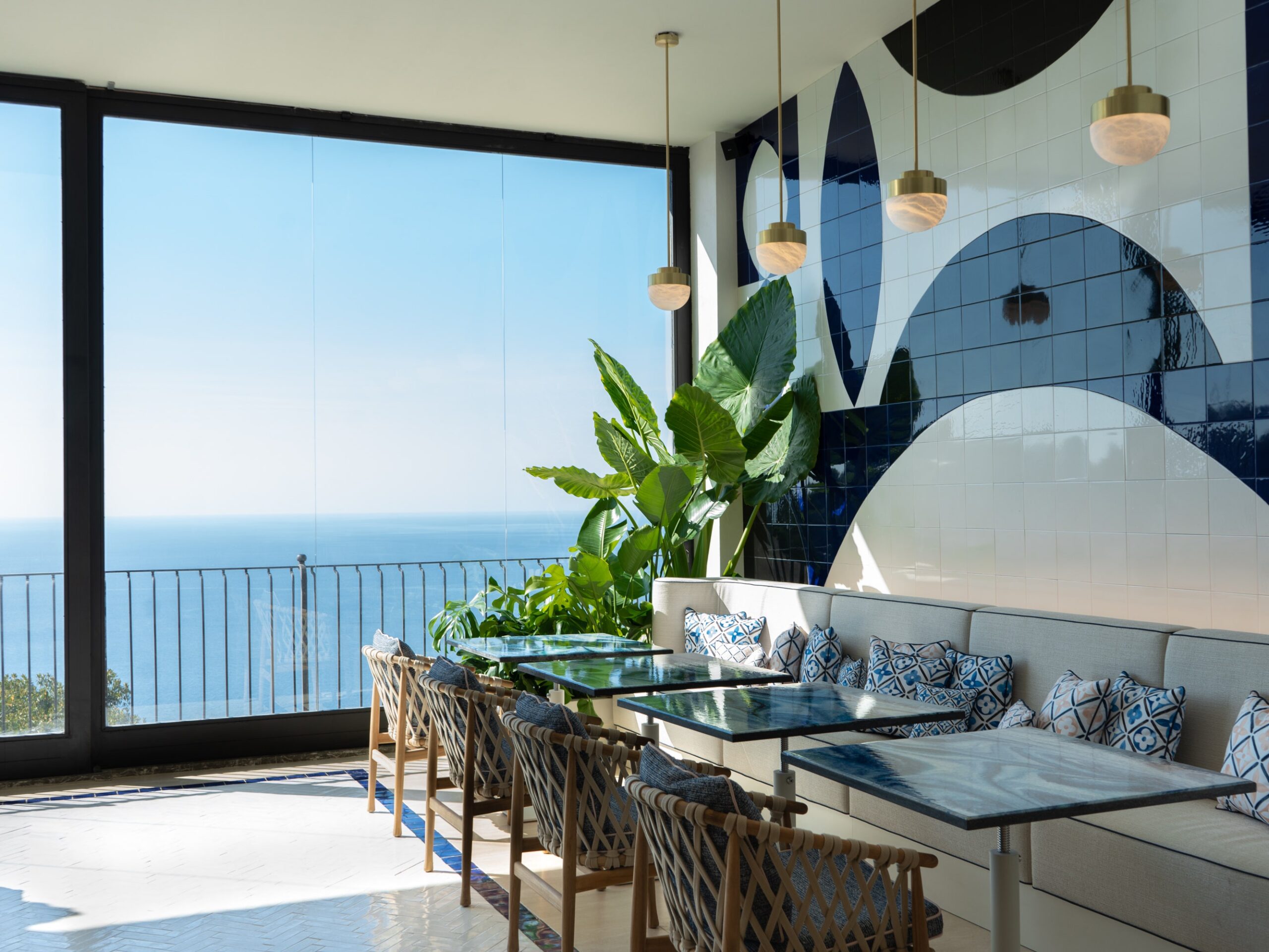 A Taormina ha aperto il primo café Louis Vuitton d'Italia, tra shopping esclusivo e assaggi di piatti tipici siciliani rivisitati