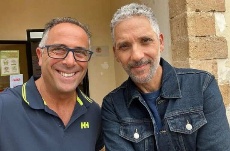 Terrasini sindaco Maniaci con Beppe Fiorello riprese film 20 9 2023 1