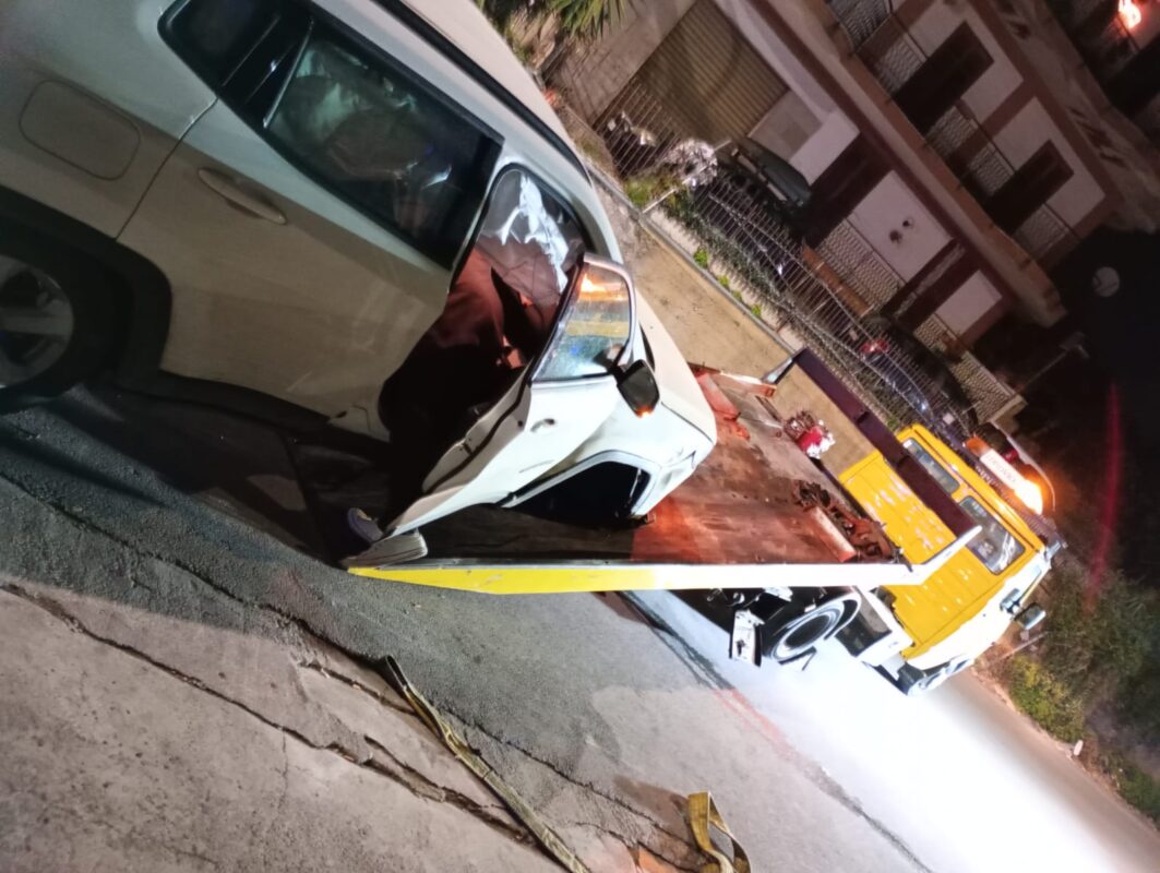 Paura nella notte appena trascorsa a Monreale, in provincia di Palermo, dove intorno alle 2 di notte si è verificato un violento incidente stradale lungo la Circonvallazione, nei pressi del negozio di frutta e verdura “I Monrealesi”.