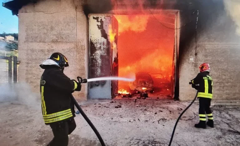 Camporeale incendio capannone