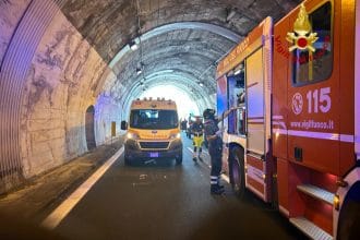 Incidente in galleria sull'A18 Messina-Catania, cinque auto coinvolte e un ferito trasportato in elisoccorso